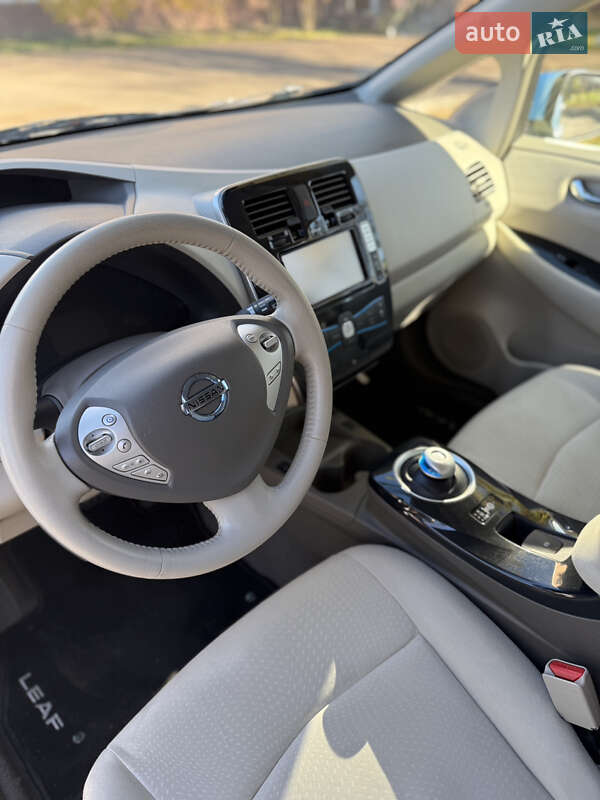 Хэтчбек Nissan Leaf 2012 в Калуше