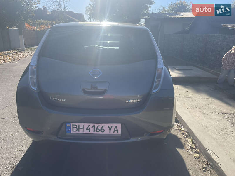 Хэтчбек Nissan Leaf 2014 в Измаиле