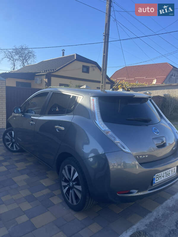 Хэтчбек Nissan Leaf 2014 в Измаиле