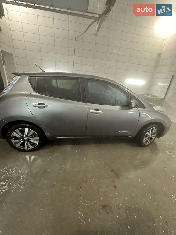 Хэтчбек Nissan Leaf 2013 в Владимире