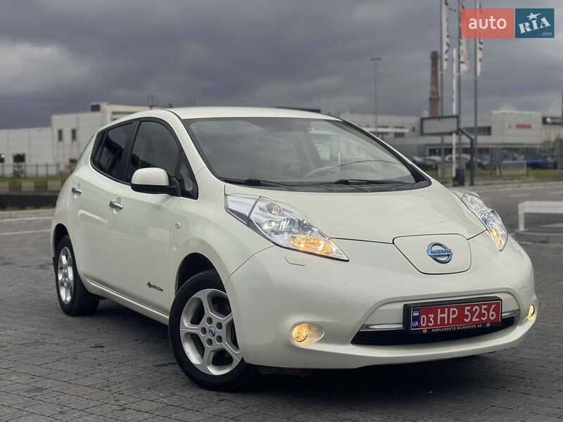 Хэтчбек Nissan Leaf 2013 в Львове