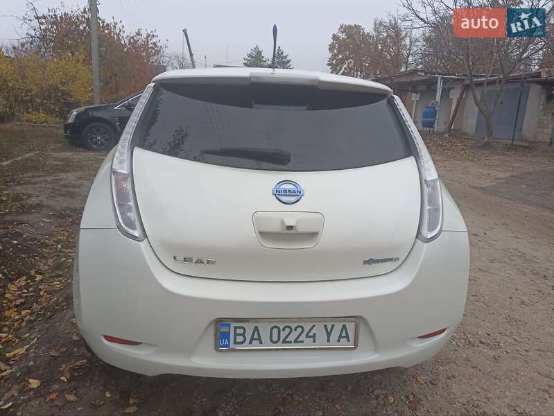 Хэтчбек Nissan Leaf 2017 в Кропивницком
