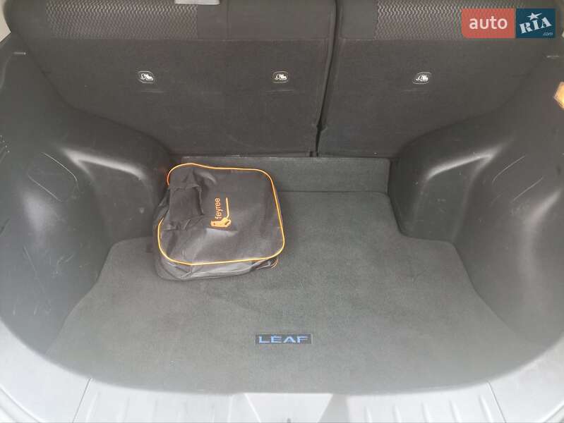 Хэтчбек Nissan Leaf 2017 в Кропивницком