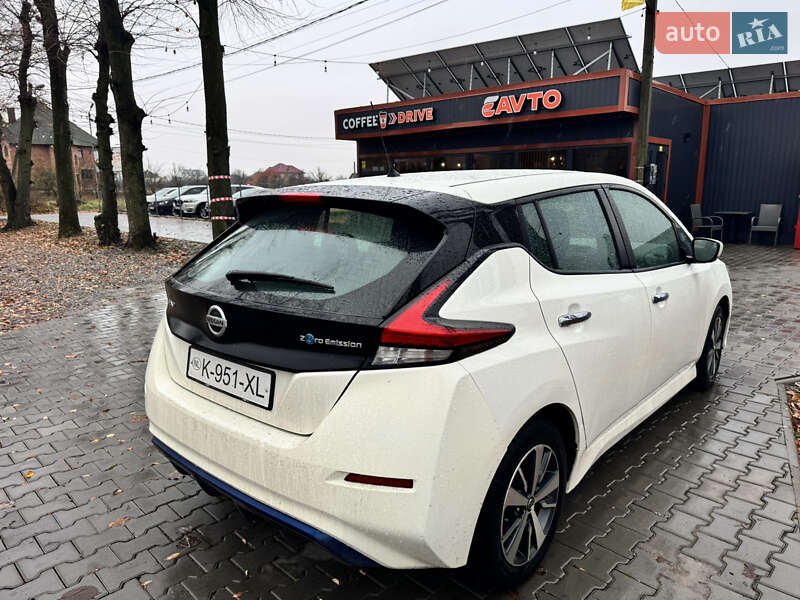 Хэтчбек Nissan Leaf 2021 в Новоселице