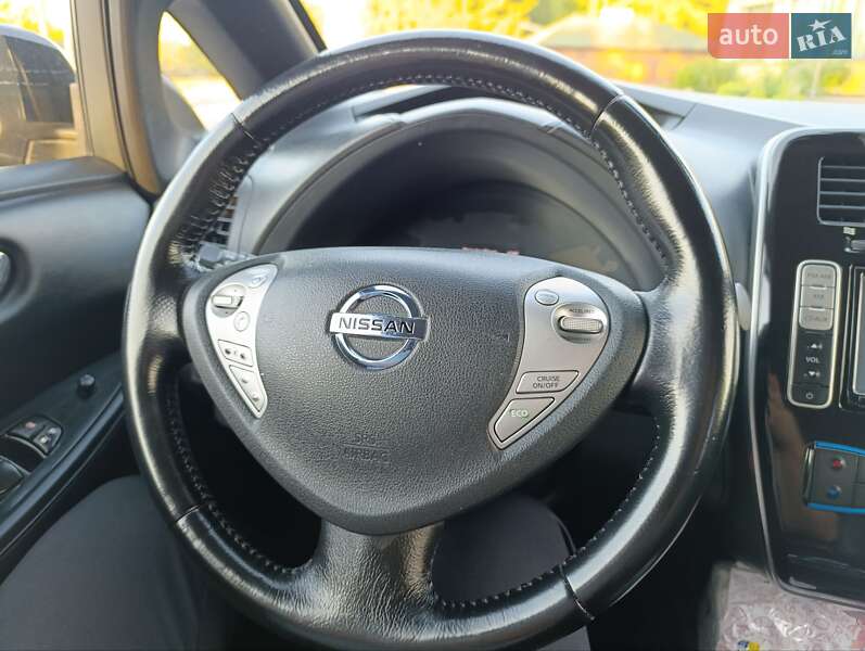 Хэтчбек Nissan Leaf 2013 в Любаре
