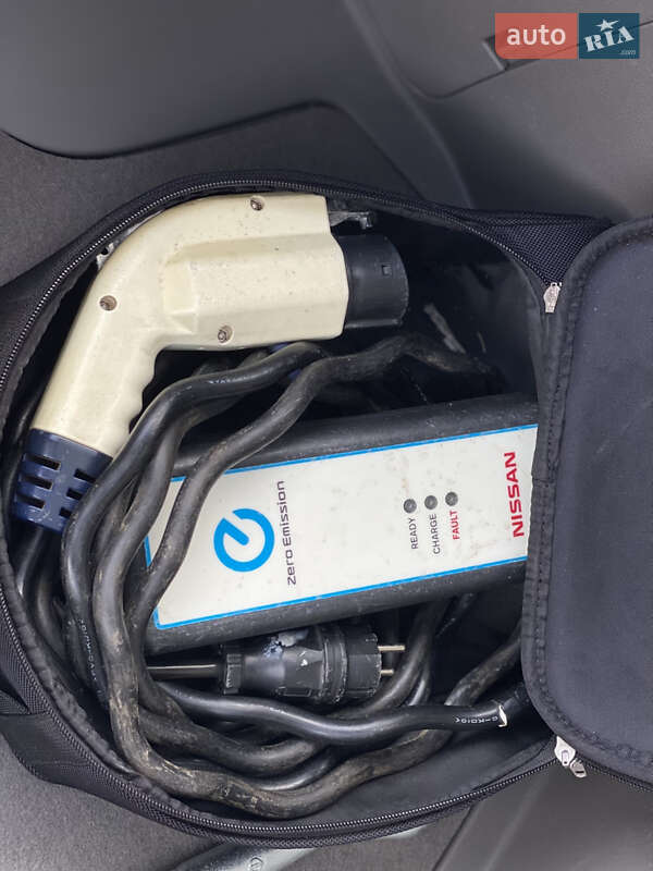 Хэтчбек Nissan Leaf 2011 в Луцке фото 65 Хэтчбек Nissan Leaf 2011 в Луцке