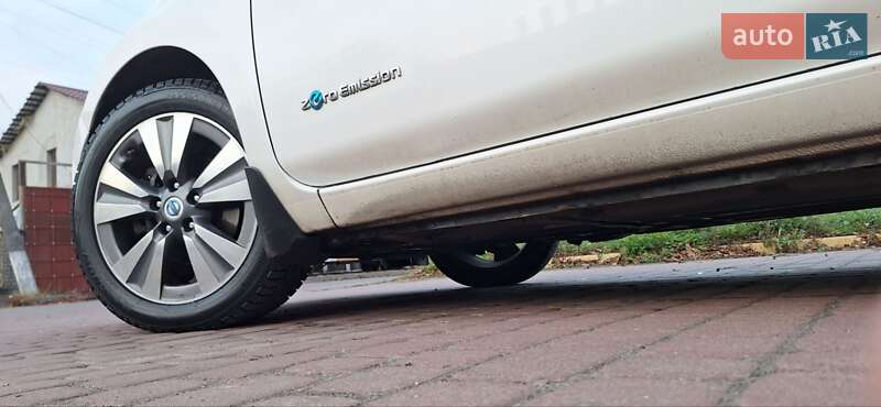 Хэтчбек Nissan Leaf 2013 в Ровно