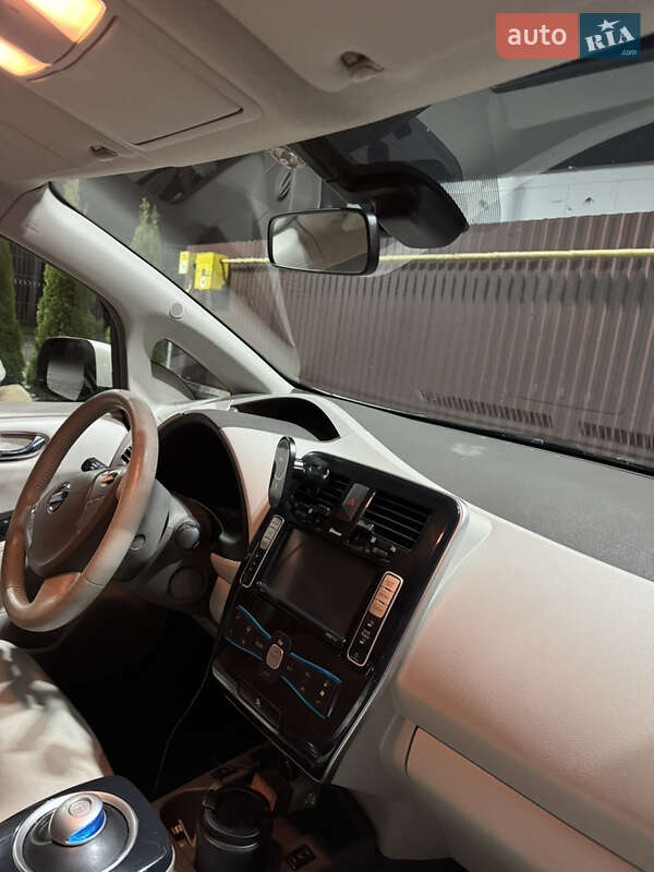 Хэтчбек Nissan Leaf 2011 в Львове