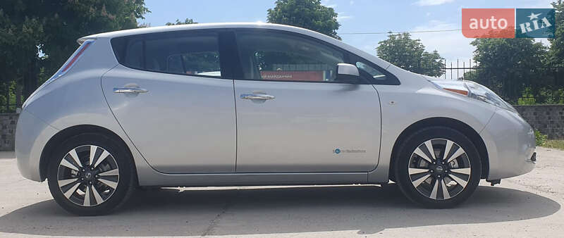 Хетчбек Nissan Leaf 2012 в Житомирі