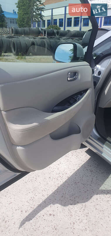 Хетчбек Nissan Leaf 2012 в Житомирі