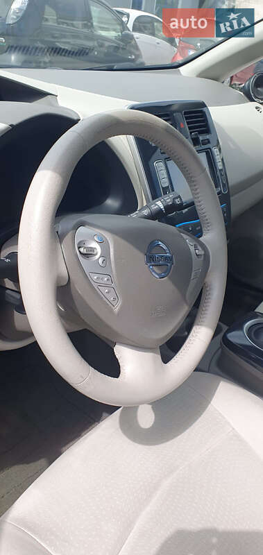 Хетчбек Nissan Leaf 2012 в Житомирі