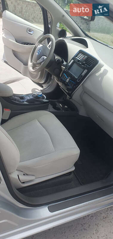 Хетчбек Nissan Leaf 2012 в Житомирі