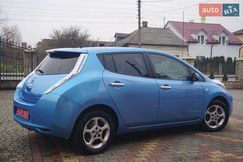Хэтчбек Nissan Leaf 2011 в Самборе