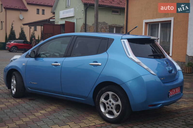 Хэтчбек Nissan Leaf 2011 в Самборе