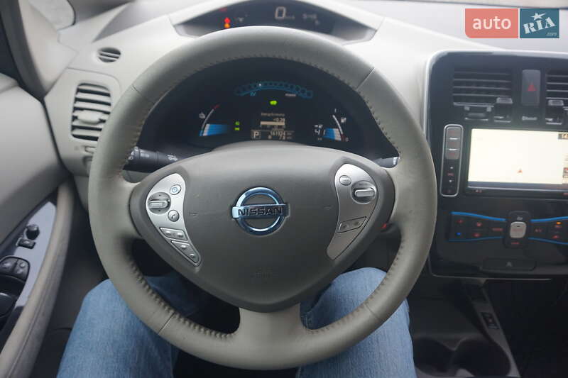 Хэтчбек Nissan Leaf 2011 в Самборе