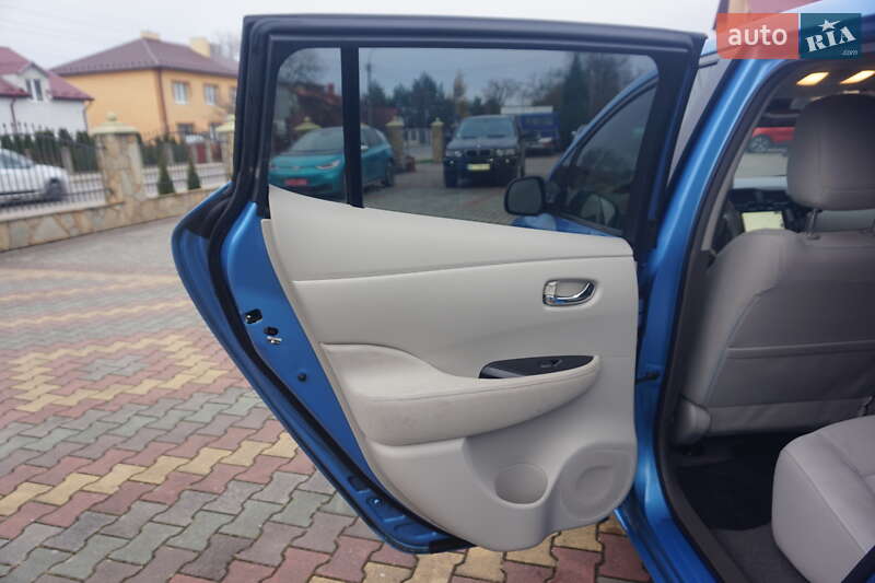 Хэтчбек Nissan Leaf 2011 в Самборе