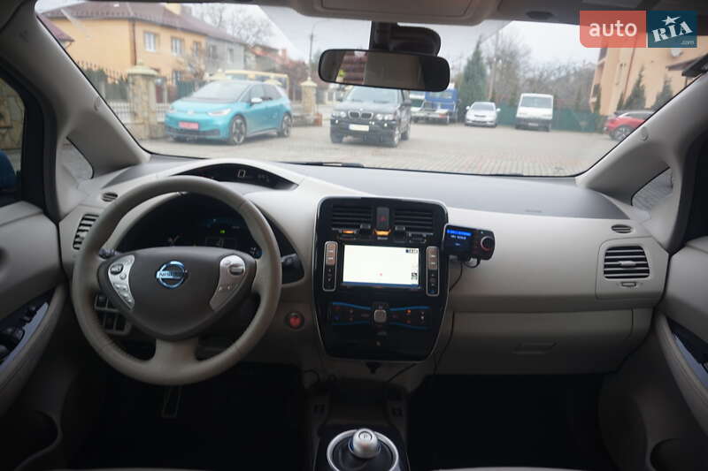 Хэтчбек Nissan Leaf 2011 в Самборе