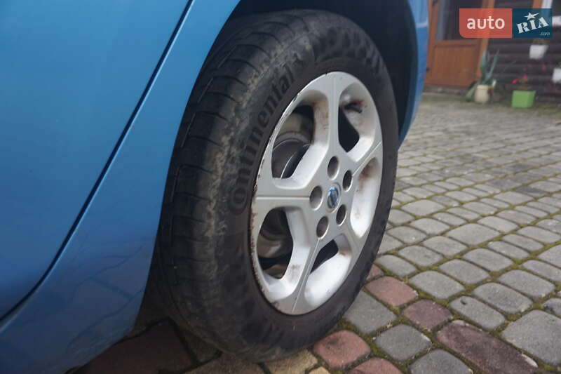 Хэтчбек Nissan Leaf 2011 в Самборе