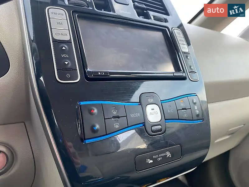 Хэтчбек Nissan Leaf 2012 в Кривом Роге