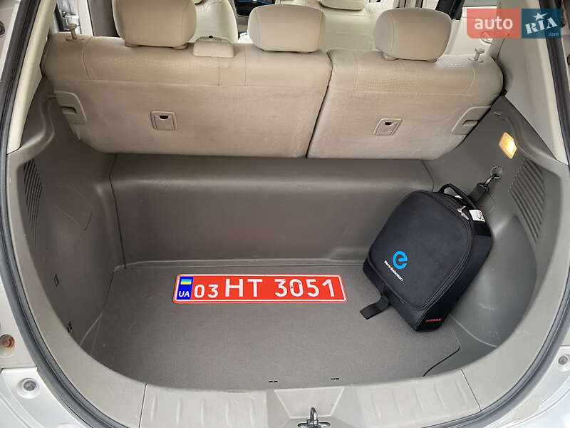 Хетчбек Nissan Leaf 2012 в Луцьку