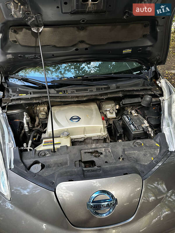 Хэтчбек Nissan Leaf 2015 в Одессе