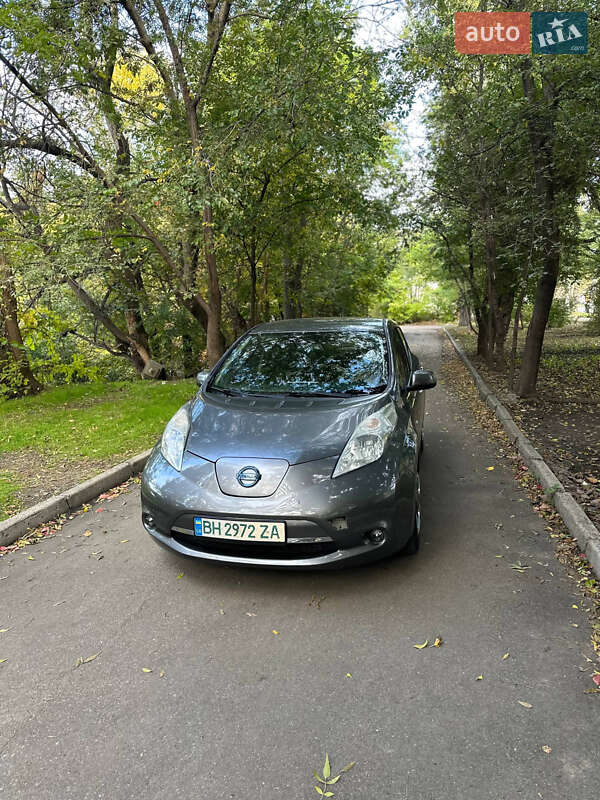 Хэтчбек Nissan Leaf 2015 в Одессе