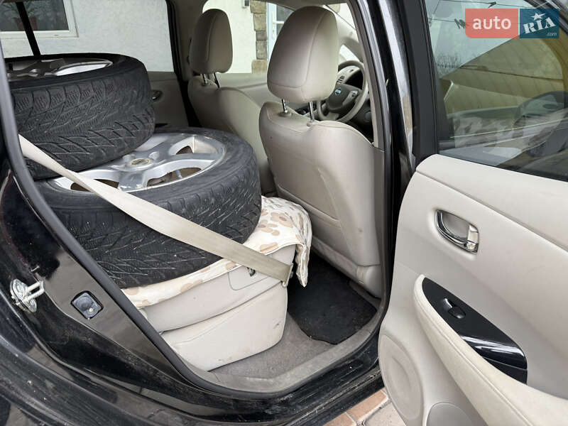 Хэтчбек Nissan Leaf 2012 в Умани