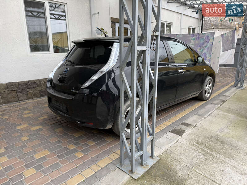 Хэтчбек Nissan Leaf 2012 в Умани