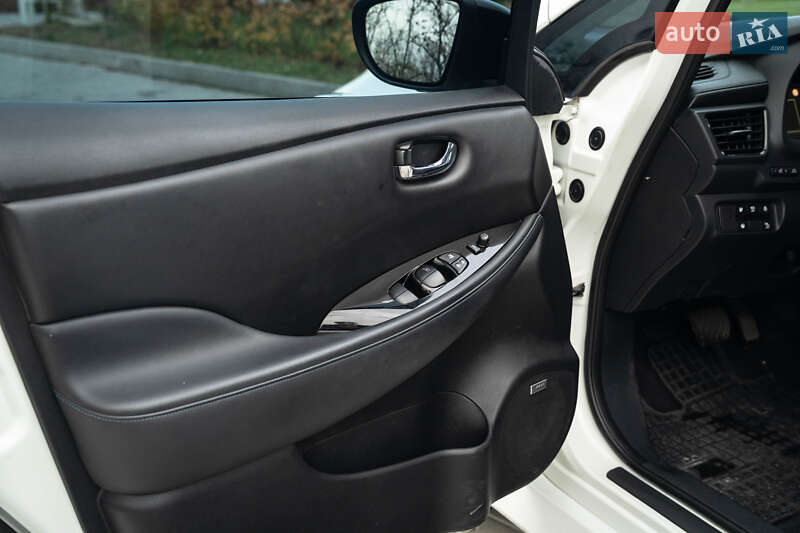 Хэтчбек Nissan Leaf 2018 в Черновцах