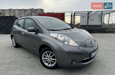 Хэтчбек Nissan Leaf 2015 в Калуше
