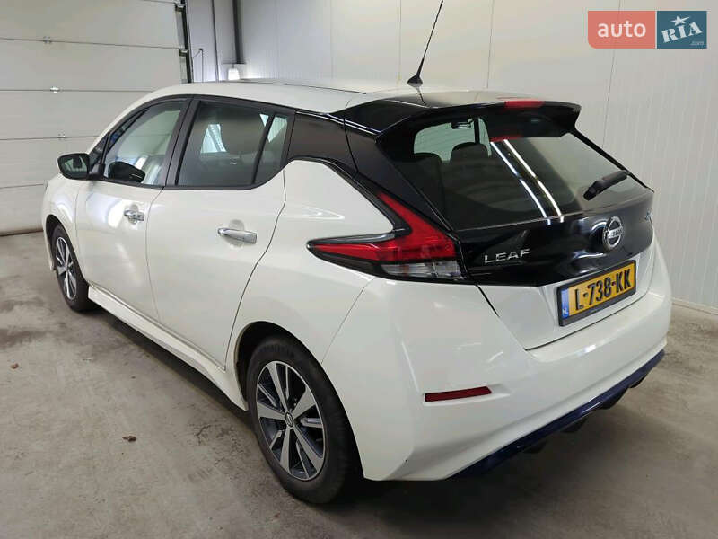 Хэтчбек Nissan Leaf 2021 в Староконстантинове