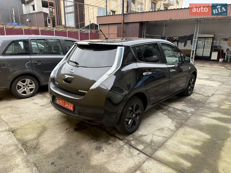 Хетчбек Nissan Leaf 2014 в Умані