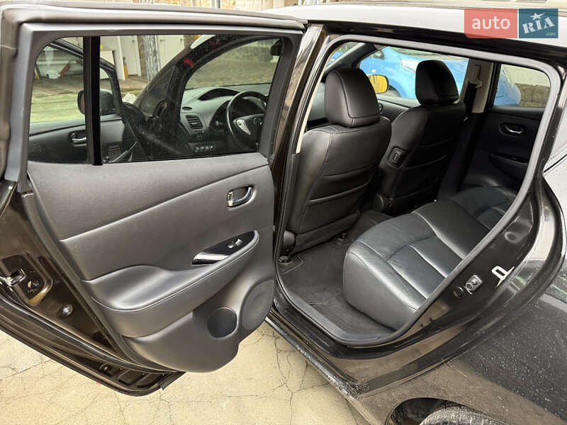 Хетчбек Nissan Leaf 2014 в Умані