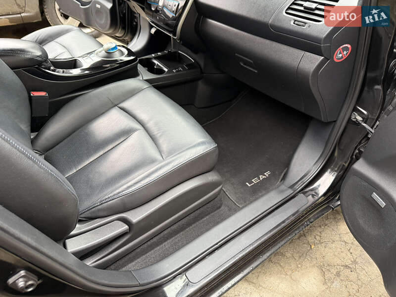 Хетчбек Nissan Leaf 2014 в Умані