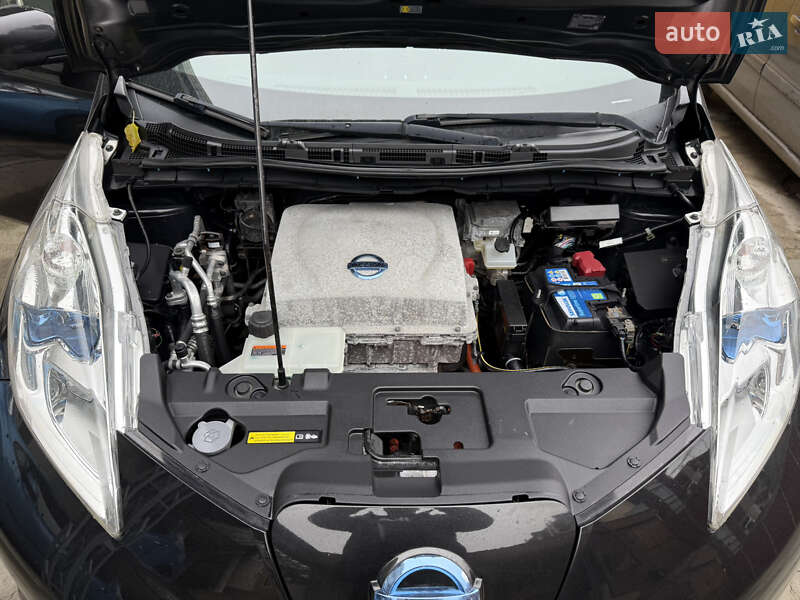 Хетчбек Nissan Leaf 2014 в Умані