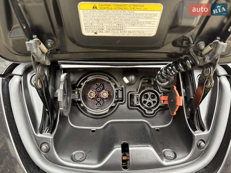 Хетчбек Nissan Leaf 2014 в Умані