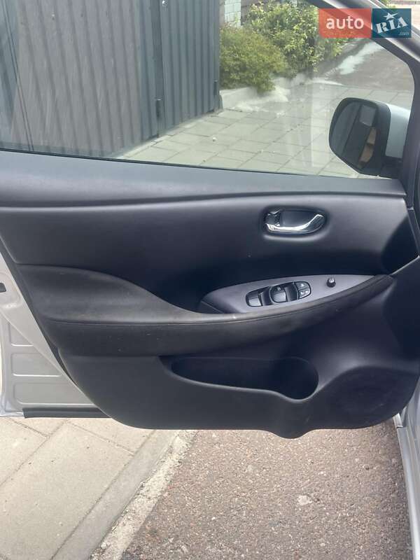 Хэтчбек Nissan Leaf 2014 в Чернигове