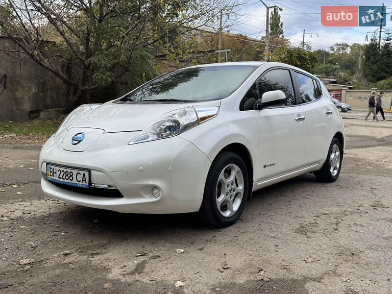 Хэтчбек Nissan Leaf 2013 в Одессе