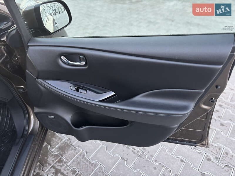 Хетчбек Nissan Leaf 2016 в Володимирі