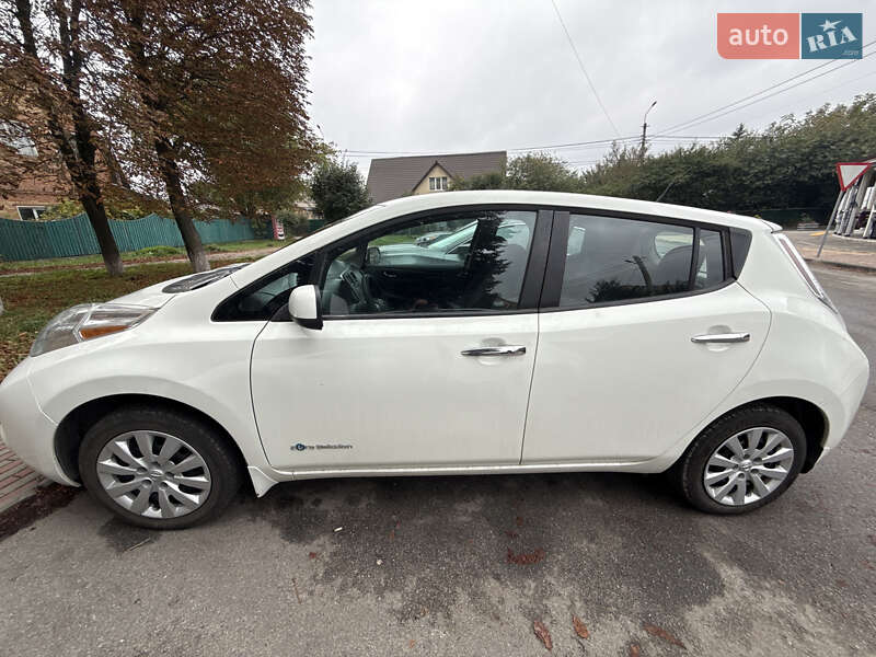 Хэтчбек Nissan Leaf 2016 в Киеве