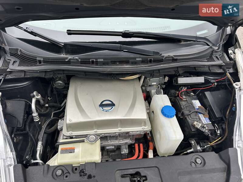 Хетчбек Nissan Leaf 2015 в Одесі