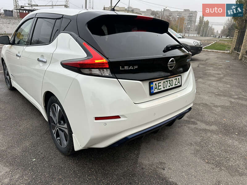 Хетчбек Nissan Leaf 2018 в Дніпрі