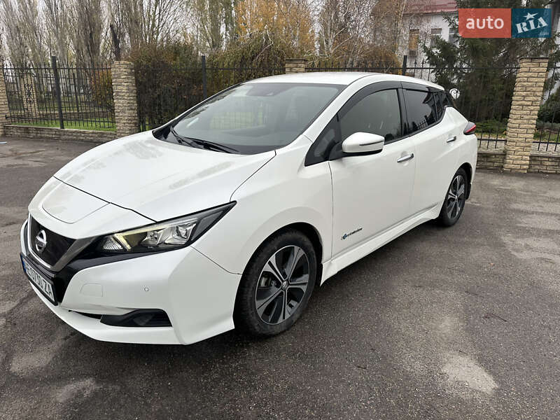 Хетчбек Nissan Leaf 2018 в Дніпрі