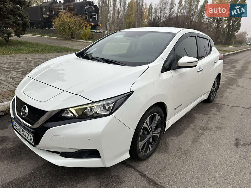 Хетчбек Nissan Leaf 2018 в Дніпрі