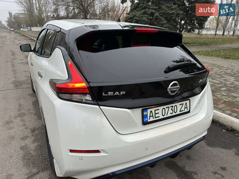 Хетчбек Nissan Leaf 2018 в Дніпрі