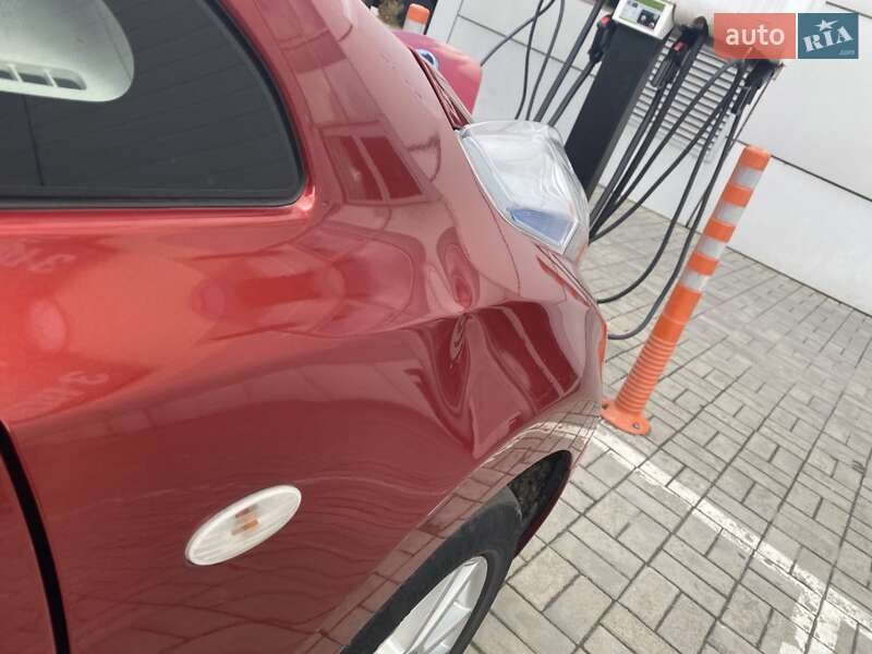 Хетчбек Nissan Leaf 2012 в Сумах