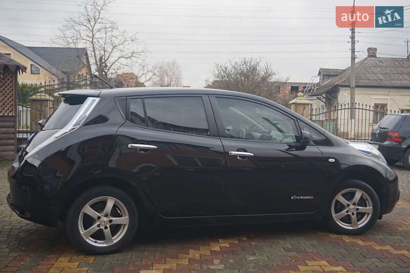 Хэтчбек Nissan Leaf 2012 в Самборе