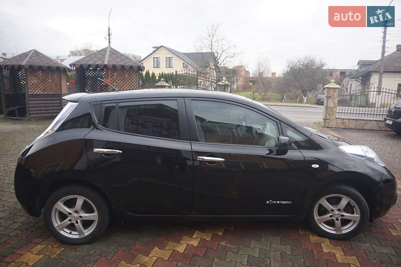 Хэтчбек Nissan Leaf 2012 в Самборе