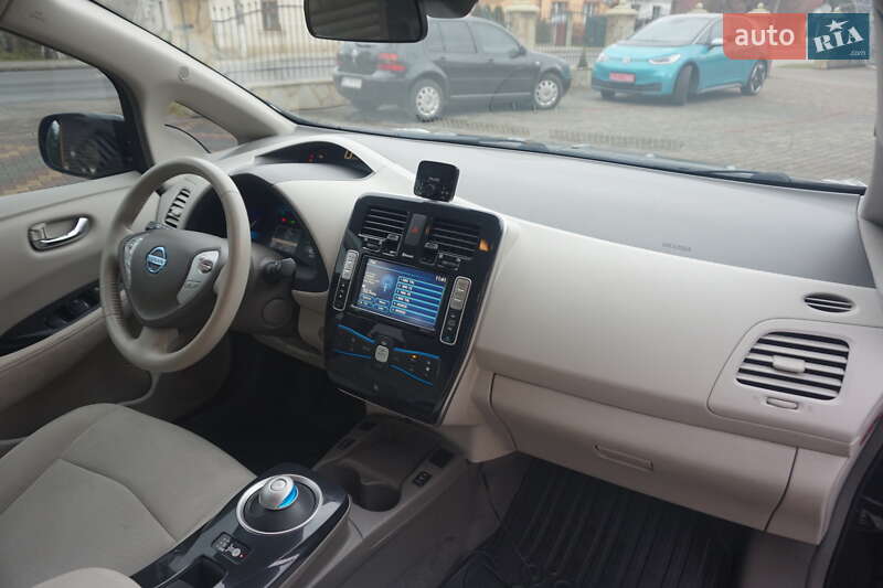 Хэтчбек Nissan Leaf 2012 в Самборе