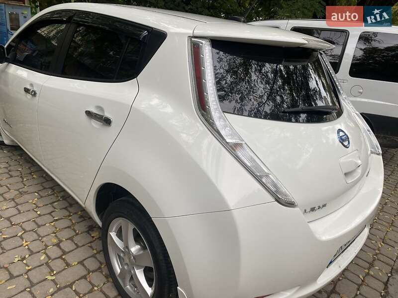 Хэтчбек Nissan Leaf 2015 в Каменец-Подольском